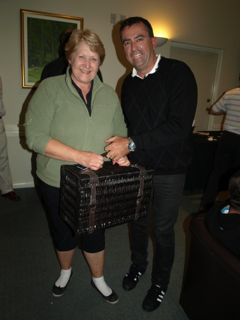 Major_Sponsor_Todd_Blewitt_presents_Louise_Knight_with_her_prize.sized
